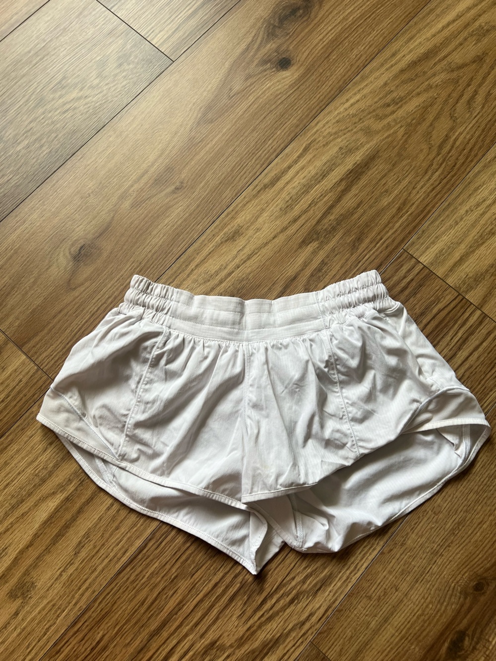 Lululemon Hotty Hot Low-Rise Lined Running Shorts 2.5" White 6